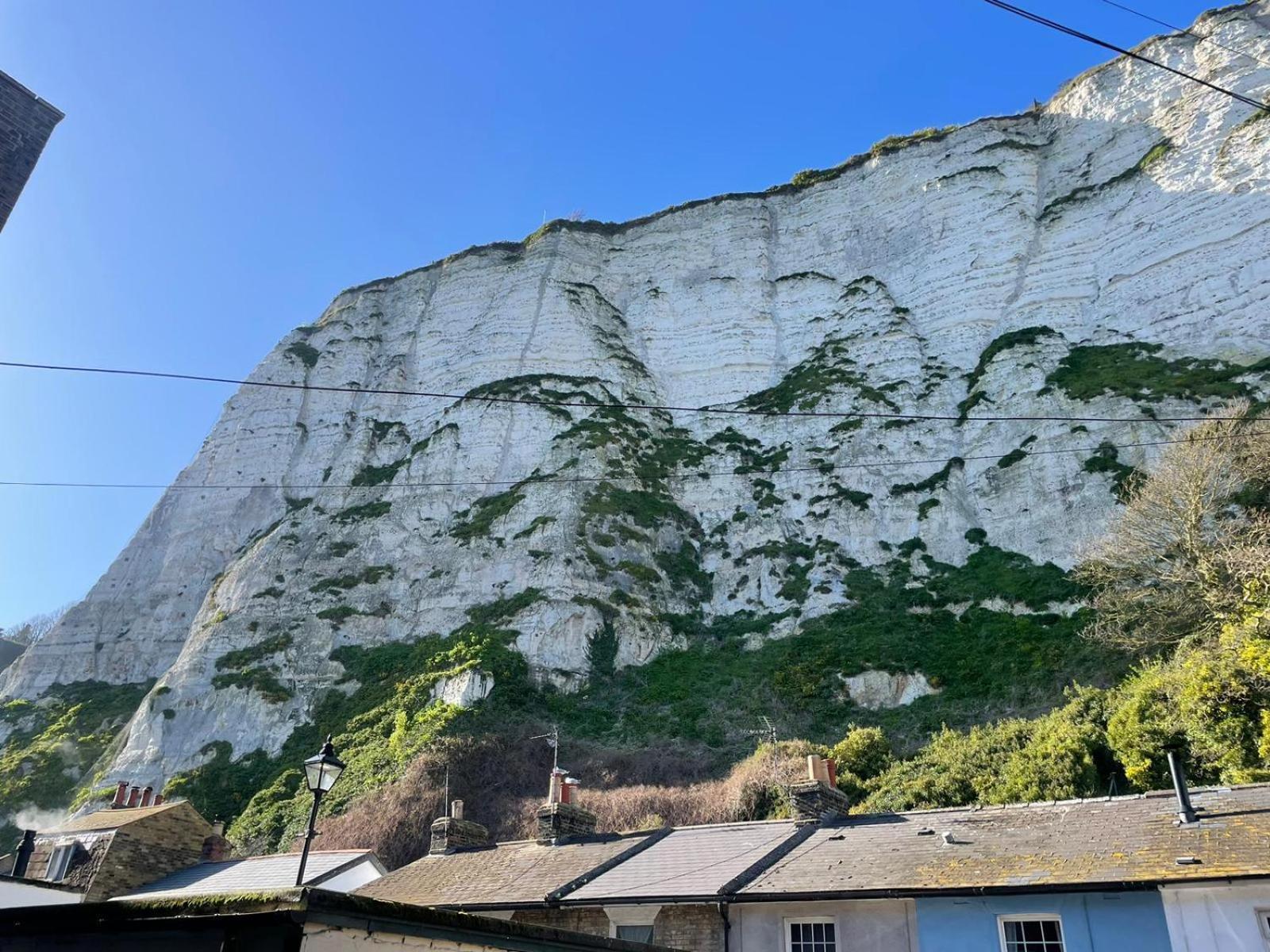 Studio Next To Port, Cliffs, With Parking 도버 외부 사진